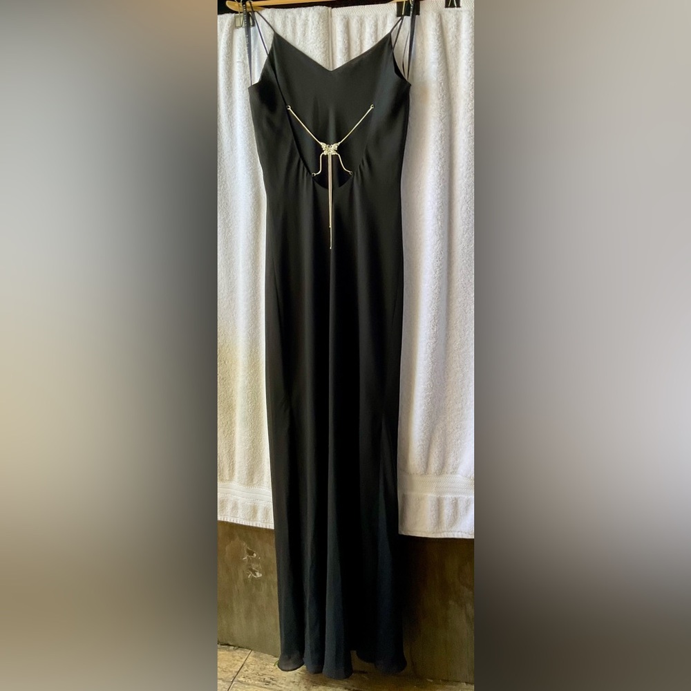 Niki Livas Chic Black Maxi Pencil Dress with Backless Design - Picture 9 of 11